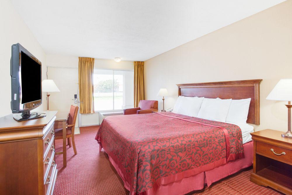 Days Inn By Wyndham Chester Zewnętrze zdjęcie