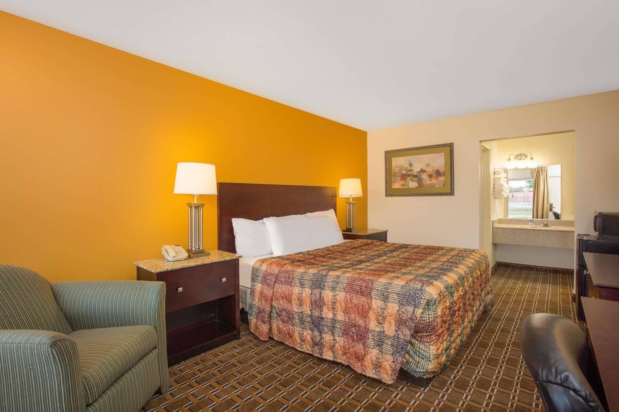 Days Inn By Wyndham Chester Zewnętrze zdjęcie