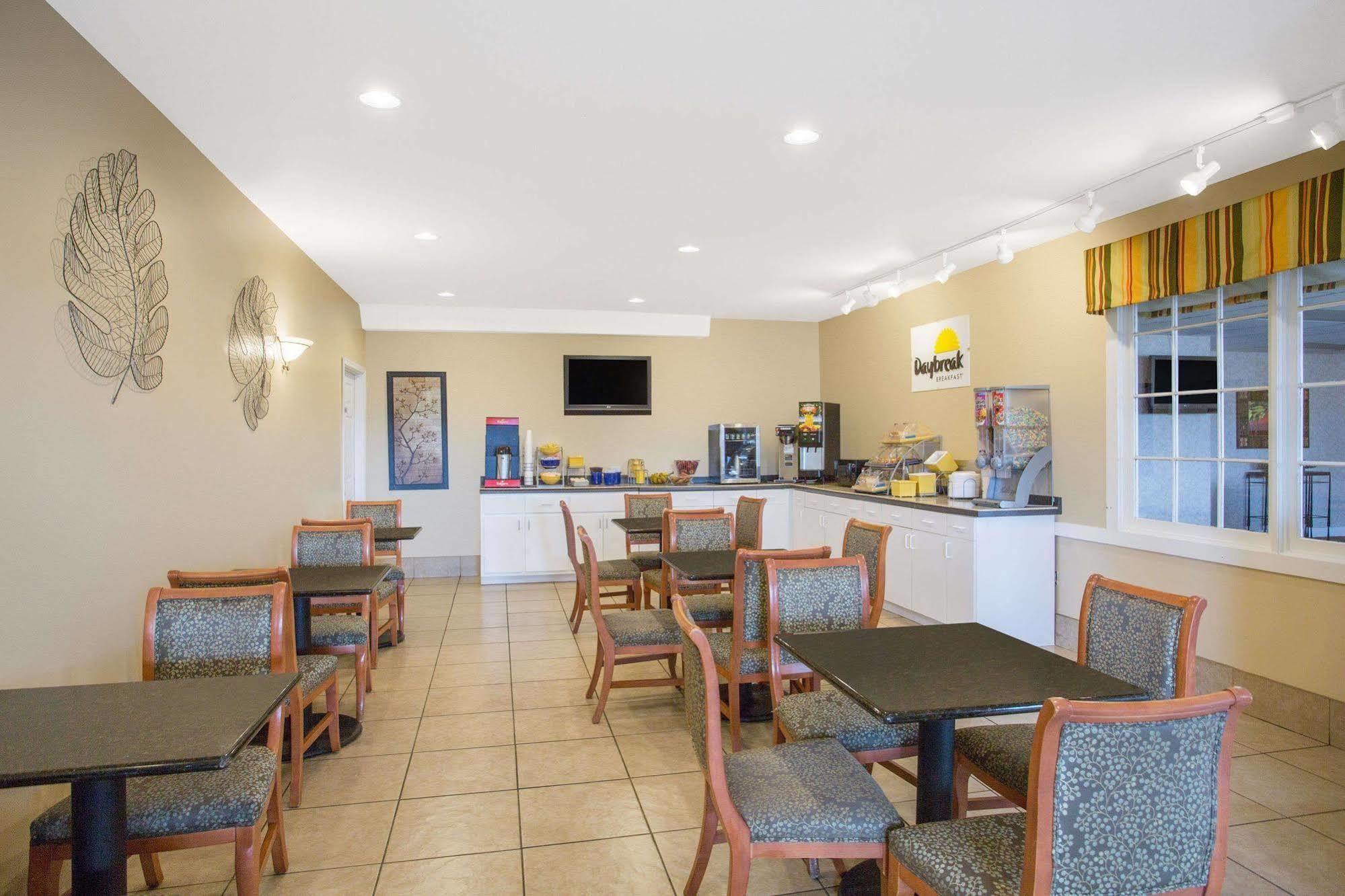 Days Inn By Wyndham Chester Zewnętrze zdjęcie